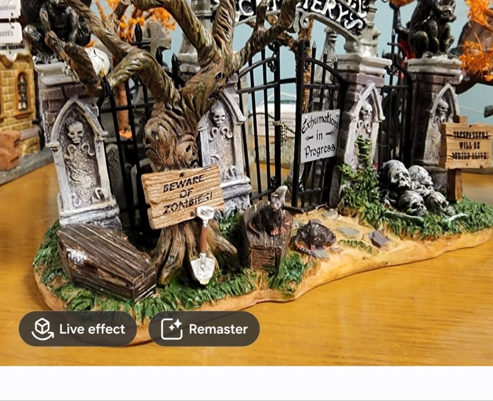 Spooky Town Collection "Forsaken Cemetary Gate"